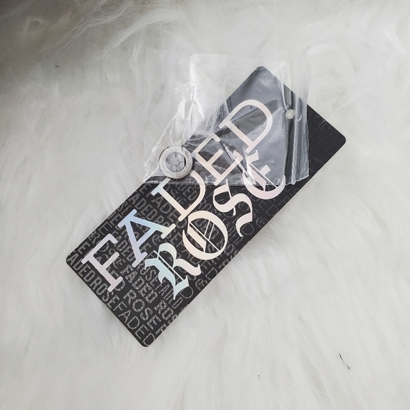 Faded Rose Flannel Plaid Button down long sleeve shirt. - Picture 4 of 4